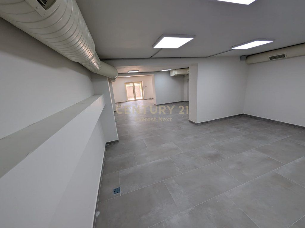 SHITET AMBIENT BIZNESI PRANË SHKOLLËS “VASIL SHANTO” 450,000 €