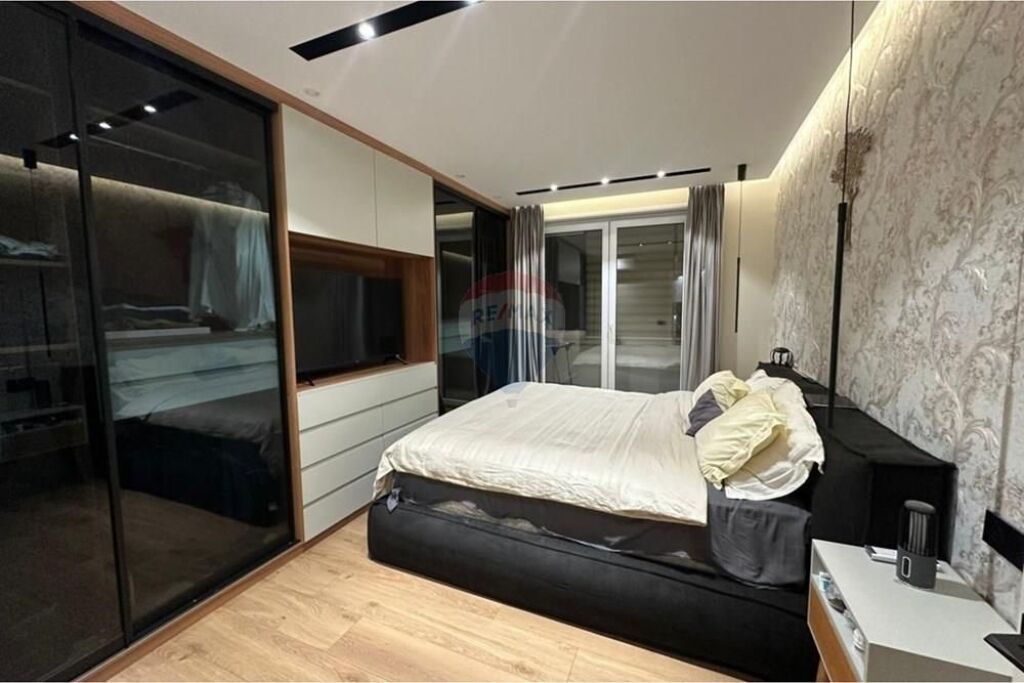 Jepet me qira apartament 2+1+2 te Shallvaret