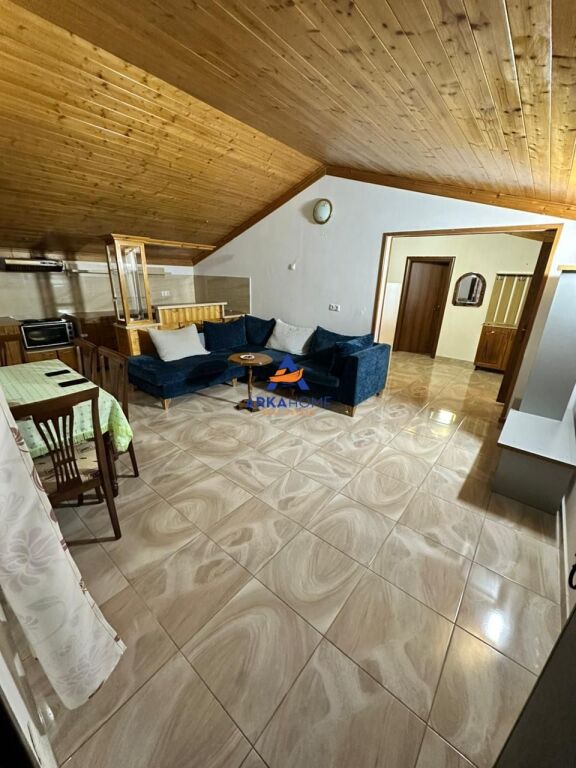 JEPET APARTAMENT ME QERA 2+1 + VERANDË "RRUGA ELBASANIT" 450 EURO