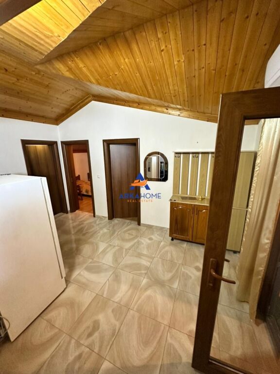 JEPET APARTAMENT ME QERA 2+1 + VERANDË "RRUGA ELBASANIT" 450 EURO