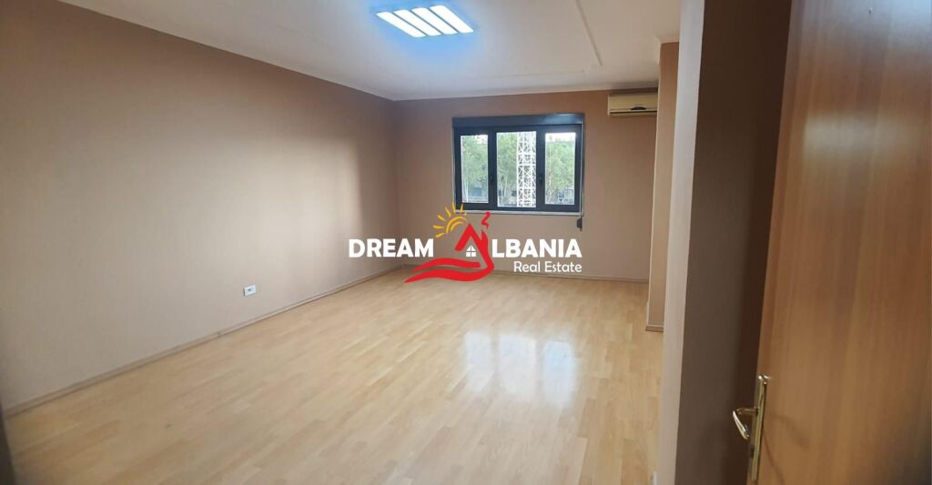 Business premises for rent on Kavajes Street near the Center (ID 42611534)