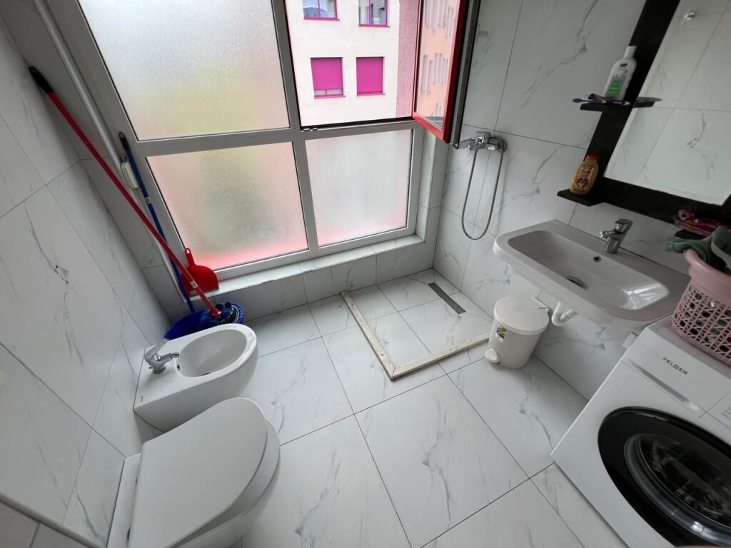 Apartment 2+1 for rent at Kompleksi Mangalem in Ali Demi.