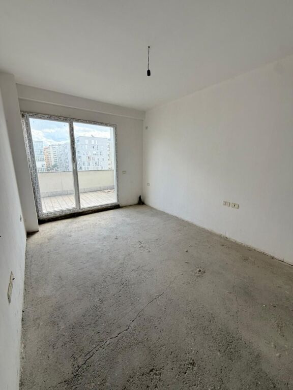APPARTAMENTO 2+1 CON VERANDA IN VENDITA VICINO A KIKA 2