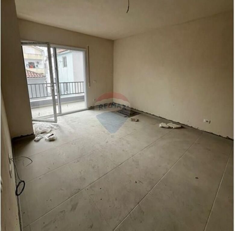 Apartament 2+1+2 për shitje – Zona 5 Maji