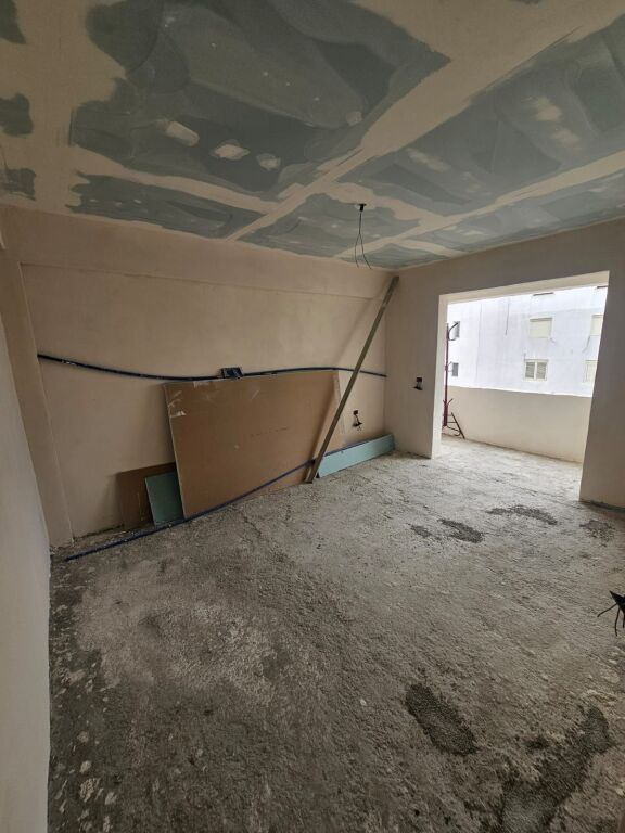 🏡 SHITET APARTAMENT 2+1 PALLAT EGZISTUES, PRANE BLU STAR , DURRES