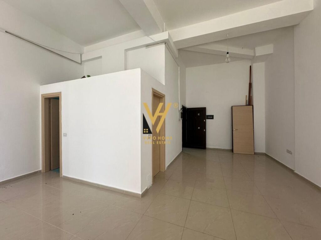 LOCALE COMMERCIALE 54 M2 IN AFFITTO A ASTIR 50.000 LEKE