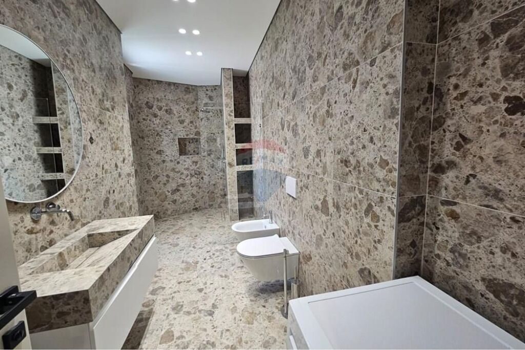 Apartament 2+1 per qira tek Liqeni i Thate!