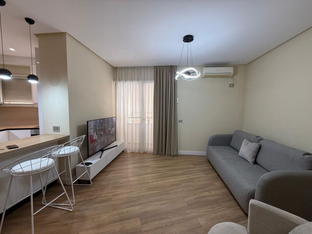 APPARTAMENTO 1+1 IN AFFITTO, VICINO A PAZARI I RI, TIRANA!