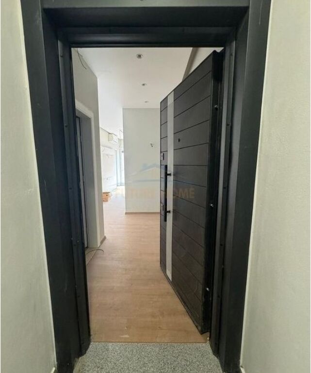 Shitet, Apartament 1+1, 5 Maji, Tirane.