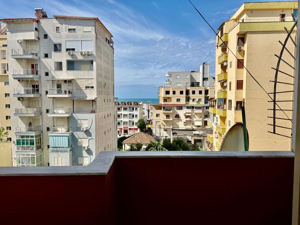 Shes apartamentin tek plazhi iliria