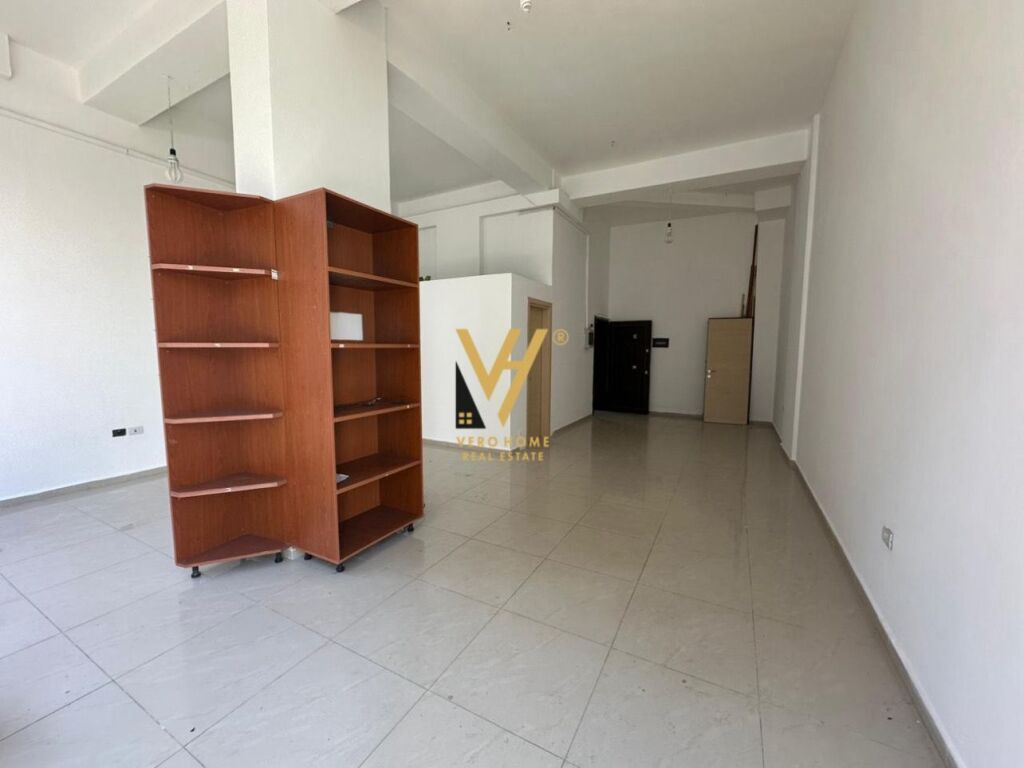 LOCALE COMMERCIALE 54 M2 IN AFFITTO A ASTIR 50.000 LEKE