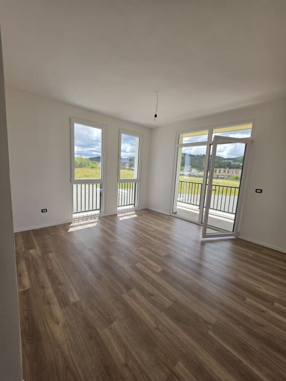 shitet apartament 2+1,1800 euro/m2,sauk i vjeter,kati 2