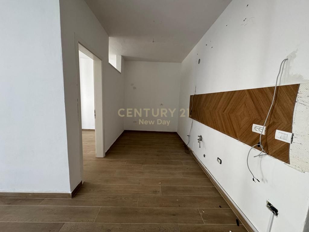 Shitet Apartament 1+1 në Spitalle – Pallat i Ri me Ashensor ! 60.000 Euro