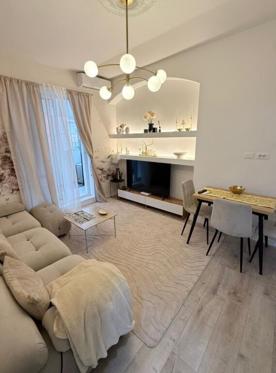 APARTAMENT 2+1 per SHITJE tek  Pallatet agimi
