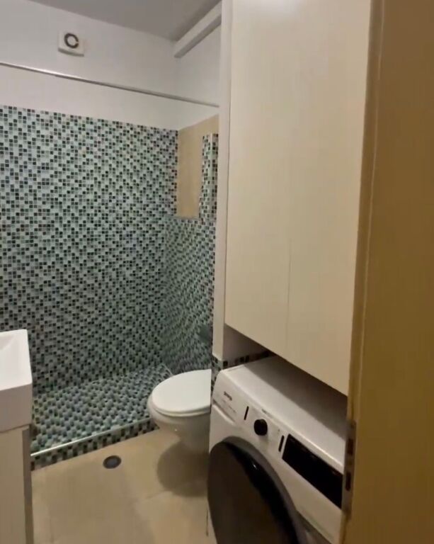 Shitet apartament 3+1+2 tek Hipoteka!