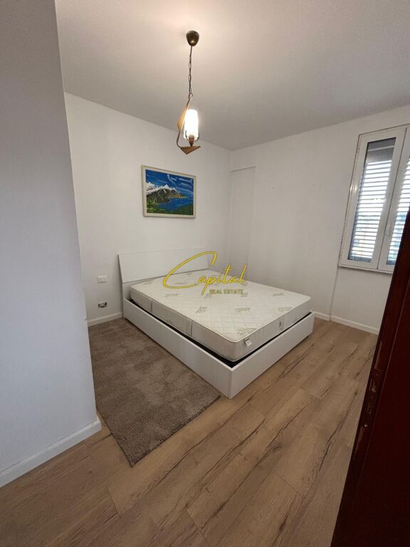 APARTAMENT ME QIRA 3+1+2 RRUGA E KAVAJES 110.000 LEKE