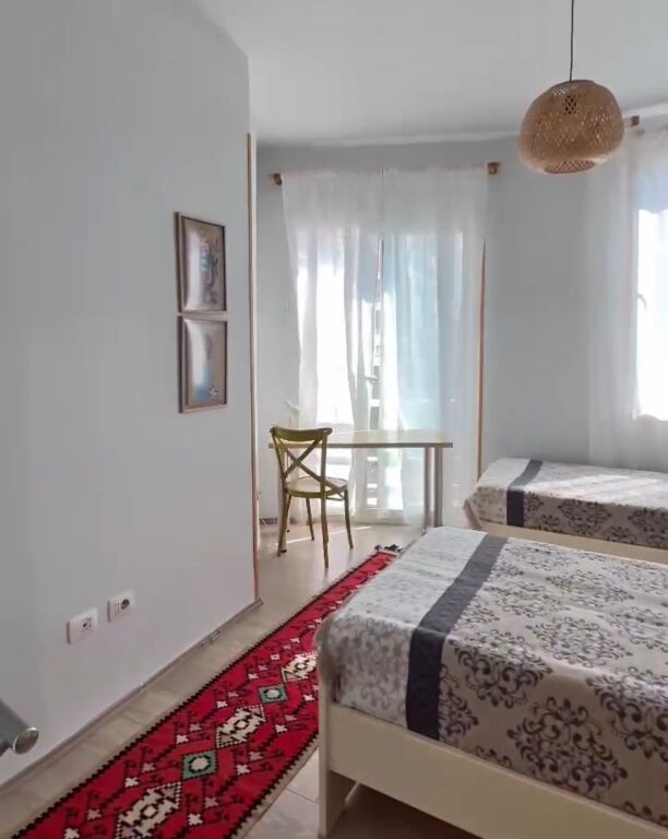 Shitet apartament 3+1+2 tek Hipoteka!