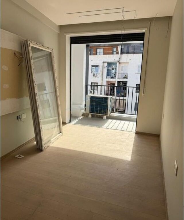 Shitet, Apartament 1+1, 5 Maji, Tirane.