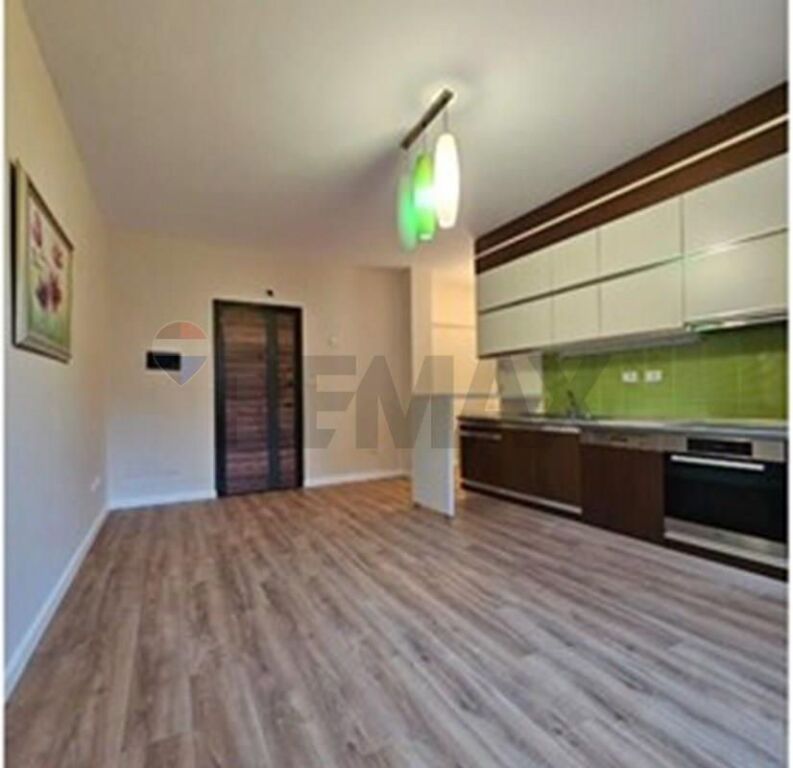 Shitet apartament 1+1 tek Mine Peza