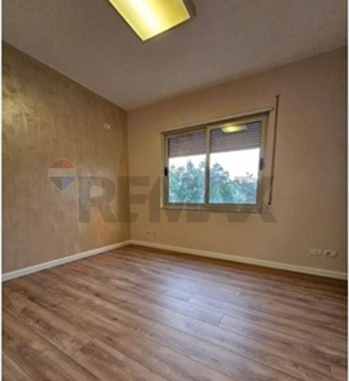 Shitet apartament 2+1 tek Mine Peza