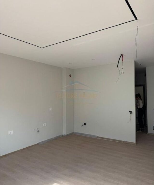 Shitet, Apartament 1+1, 5 Maji, Tirane.