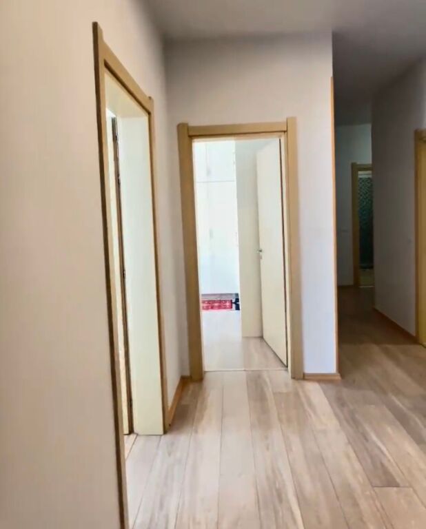 Shitet apartament 3+1+2 tek Hipoteka!