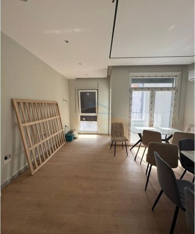 Shitet, Apartament 2+1, 5 Maji, Tirane.