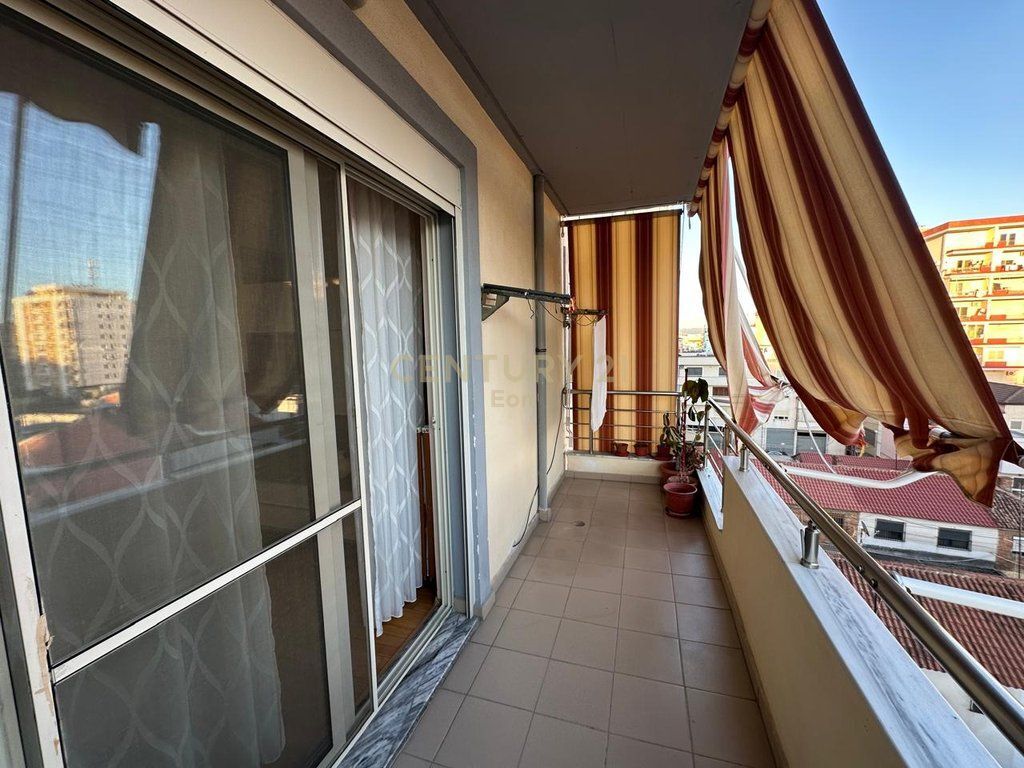 Apartament 2+1+2 për Qira në Qender te Durresit, tek Kazazi!