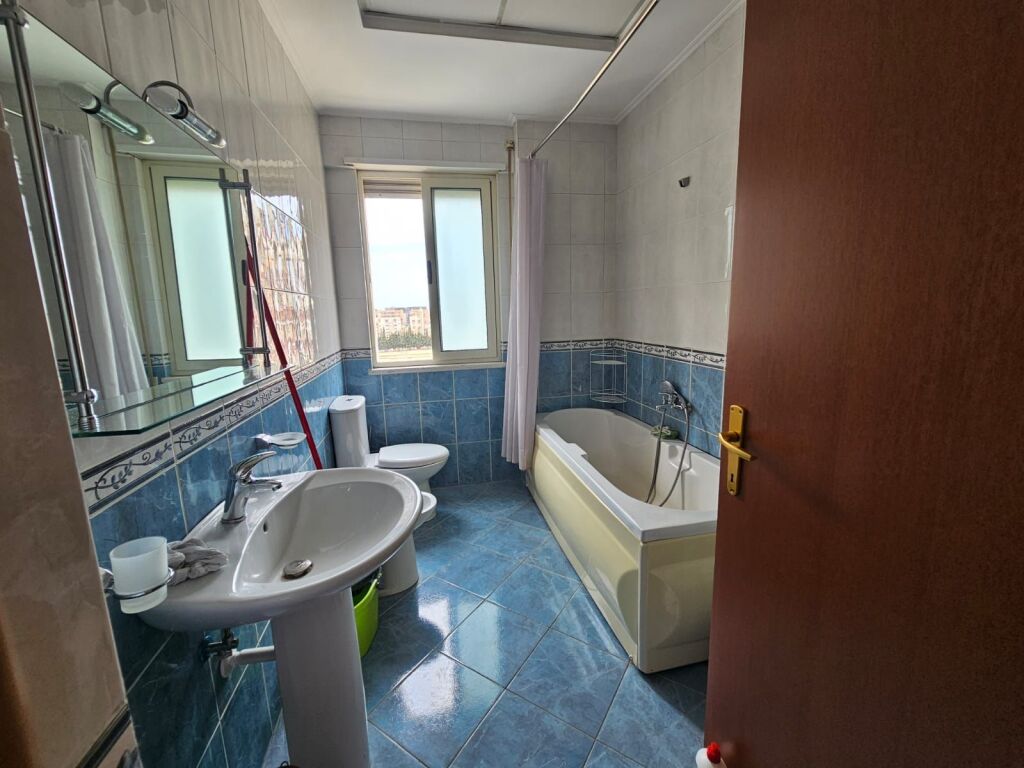 Ne DON BOSKO Jepet me qira Apartament 1+1  prane Viva Marker  80m² Kati 8 550mije/lek