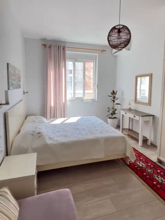 Shitet apartament 3+1+2 tek Hipoteka!
