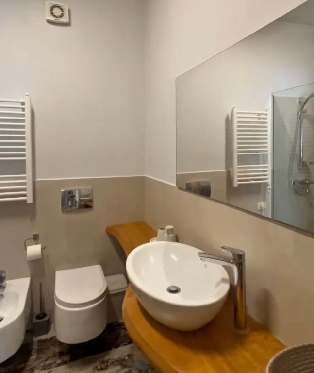 Shitet apartament 3+1+2 tek Hipoteka!