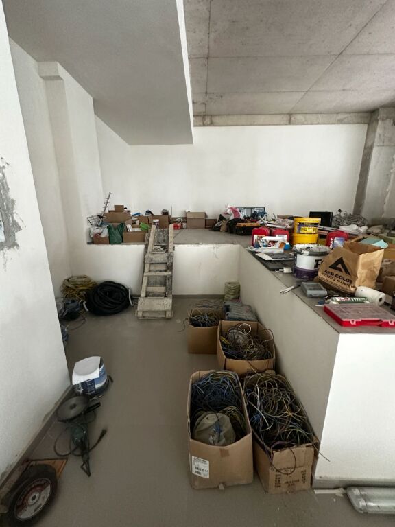 NEGOZIO IN AFFITTO 100M2 COMUNE DI PARIGI