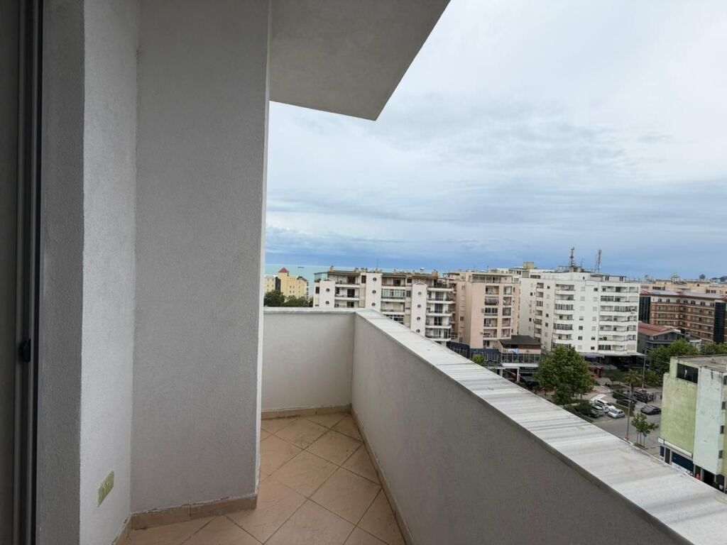 Shitet Apartament 2+1+2 ballkone me  pamje deti