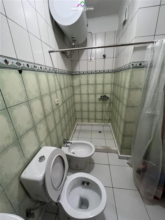 Apartament Me Qera 2+1 Tek Komuna e Parisit (ID B2201234) Tirane