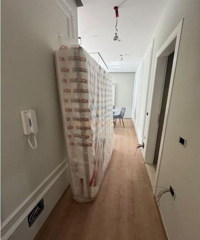 Shitet, Apartament 2+1, 5 Maji, Tirane.
