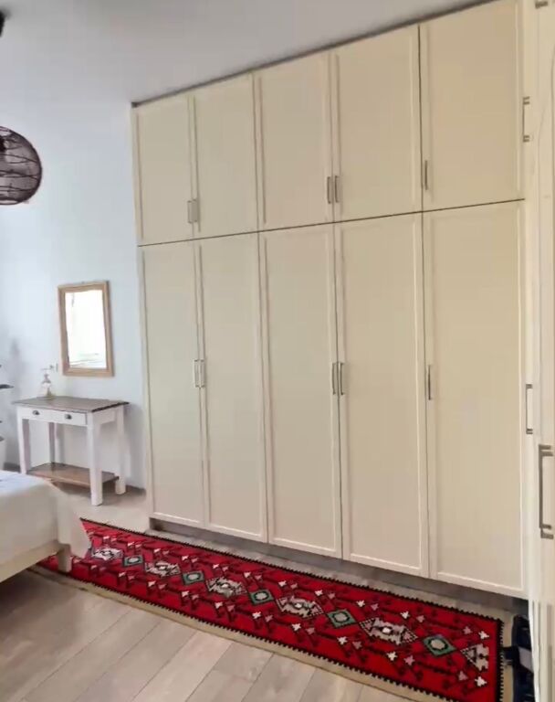 Shitet apartament 3+1+2 tek Hipoteka!