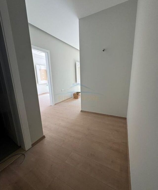 Shitet, Apartament 1+1, 5 Maji, Tirane.