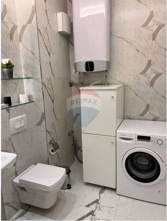 Ofrohet apartament per qira tek Liceu Artistik,tek Rrugica e Sales, Rruga e Elbasanit.