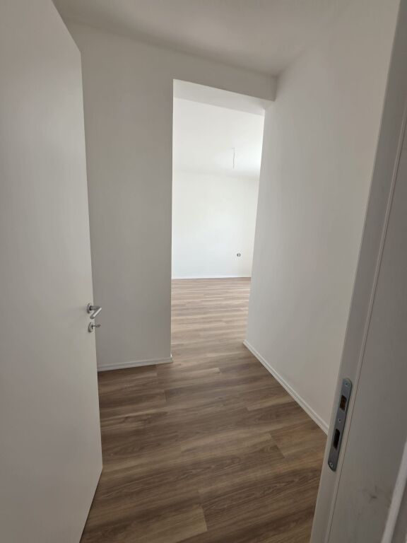 shitet apartament 2+1,1800 euro/m2,sauk i vjeter,kati 2