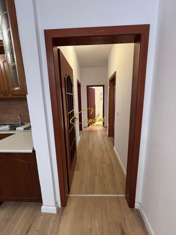 APARTAMENT ME QIRA 3+1+2 RRUGA E KAVAJES 110.000 LEKE