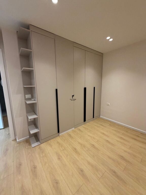 VILLA DI LUSSO IN AFFITTO 3 PIANI LAGO ASCIUTTO 2.500 EURO FH-73570