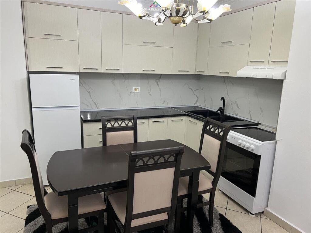 Apartament Me Qera 2+1 Tek Komuna e Parisit (ID B2201234) Tirane