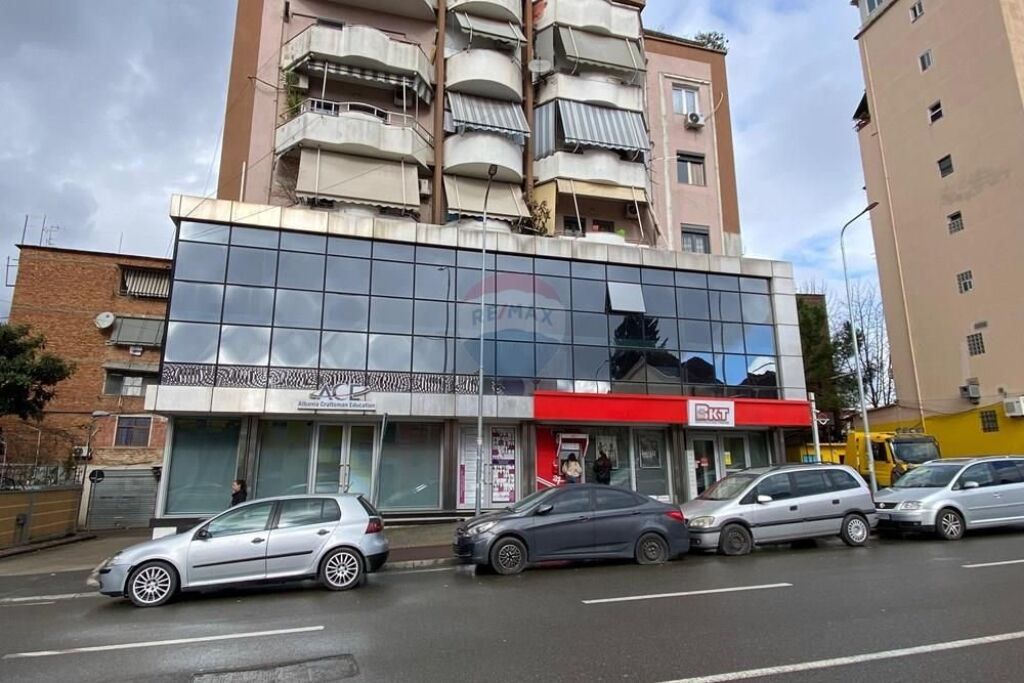 ESCLUSIVO SPAZIO COMMERCIALE IN AFFITTO KINOSTUDIO  ID:530261057-323