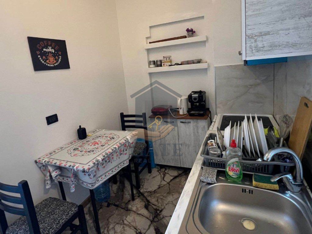 Shitet, Garsoniere, Mali i Robit