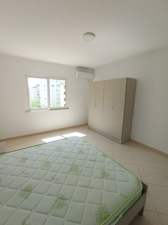 Jepet me qera, Apartament 1+1, Në Shkëmbin e Kavajës, Mbi Shina