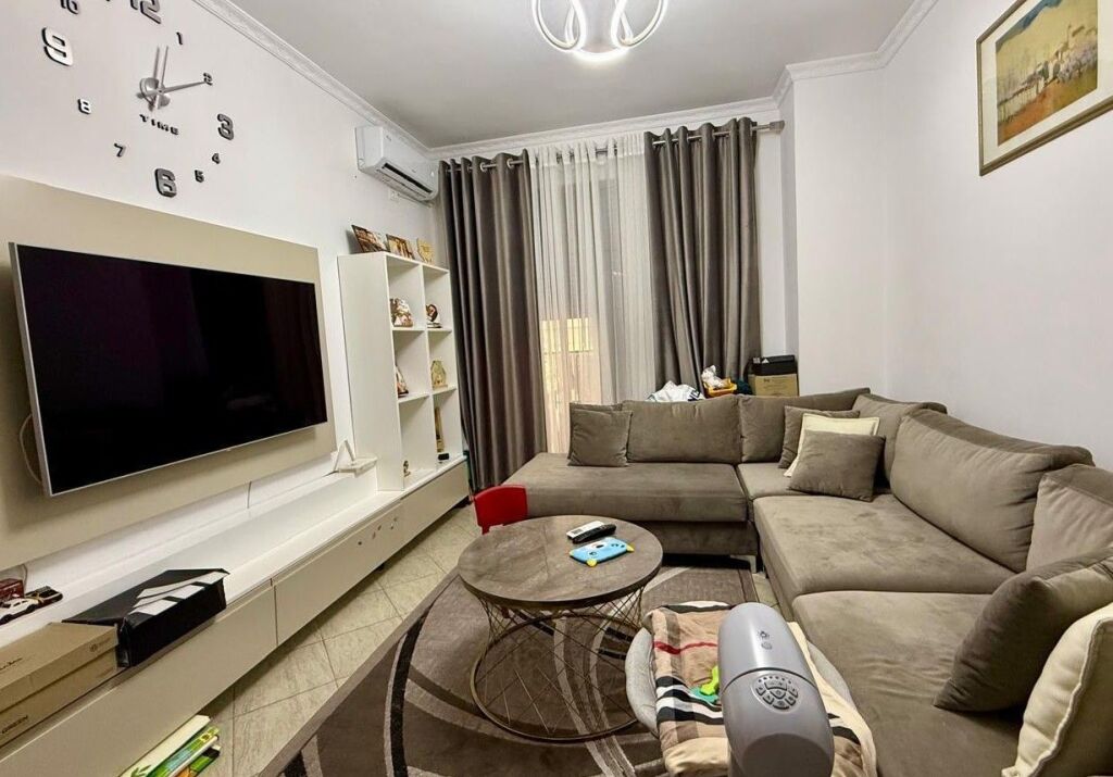 🏡 **Apartament 1+1 në shitje – Kombinat**