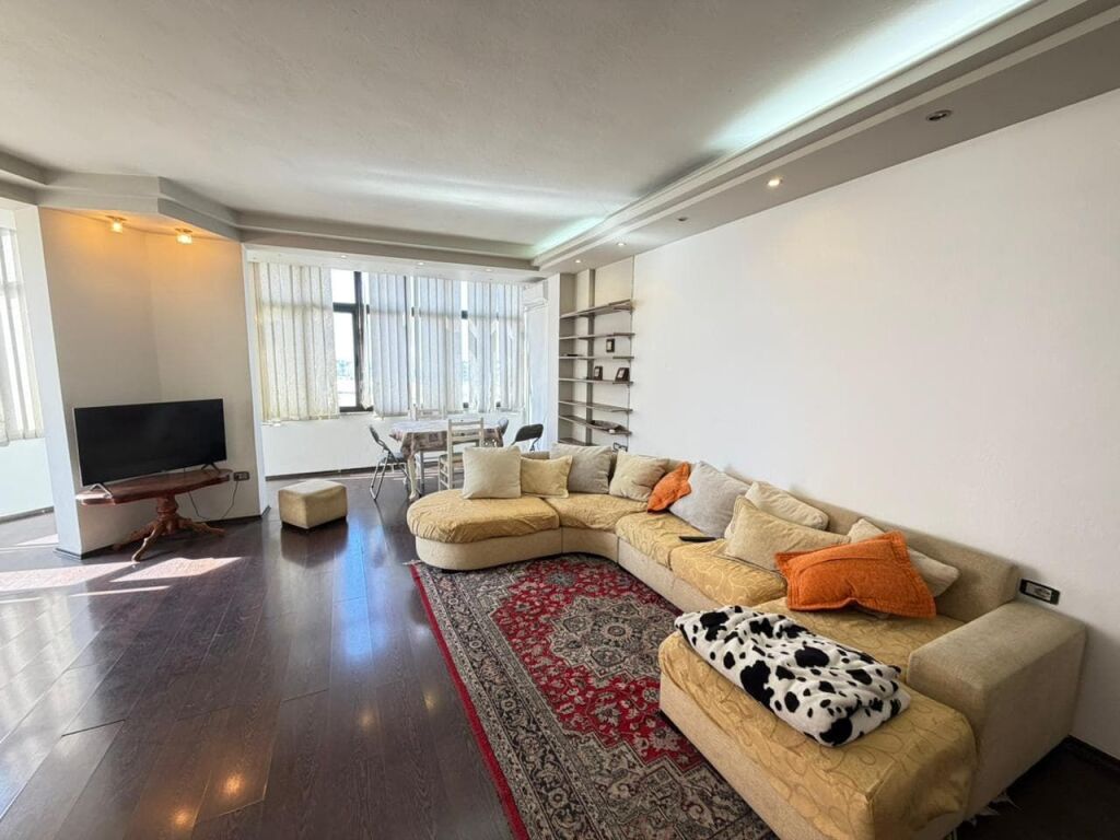 Apartament per Shitje 2+1 tek Komuna e Parisit (ID B120862) Tirane