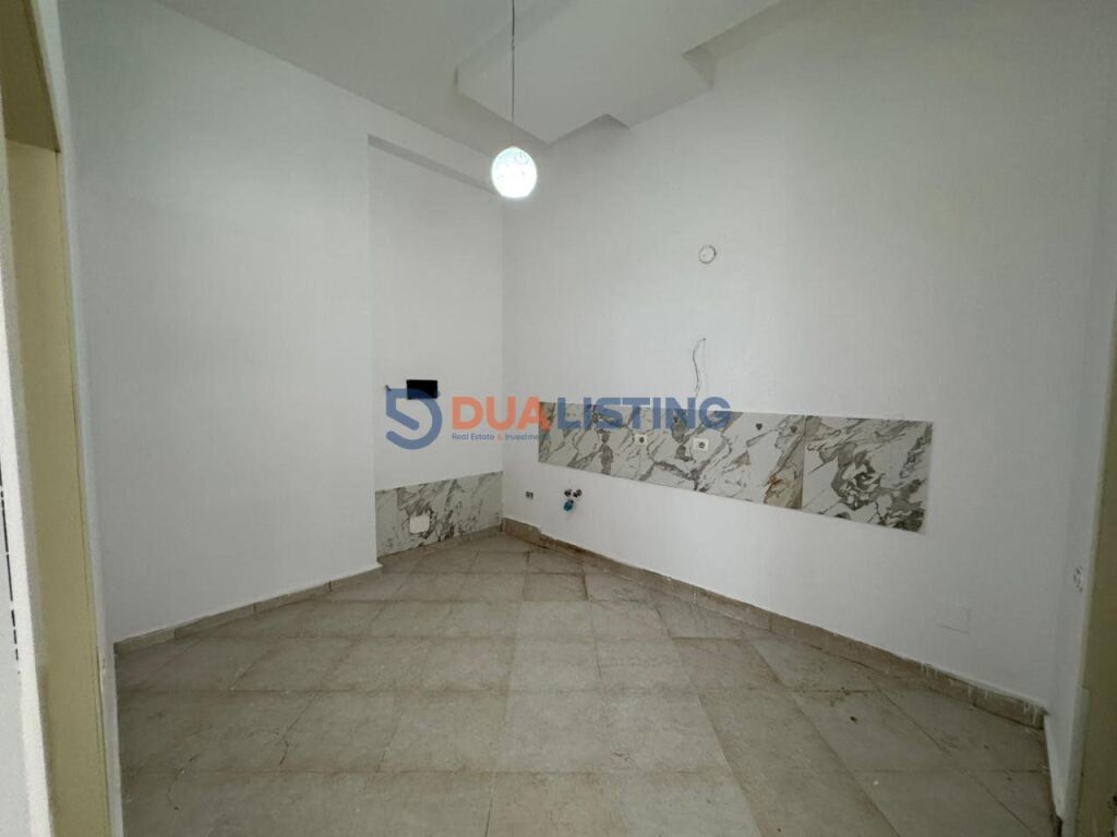 AMBIENT BIZNESI PER SHITJE NE ASTIR