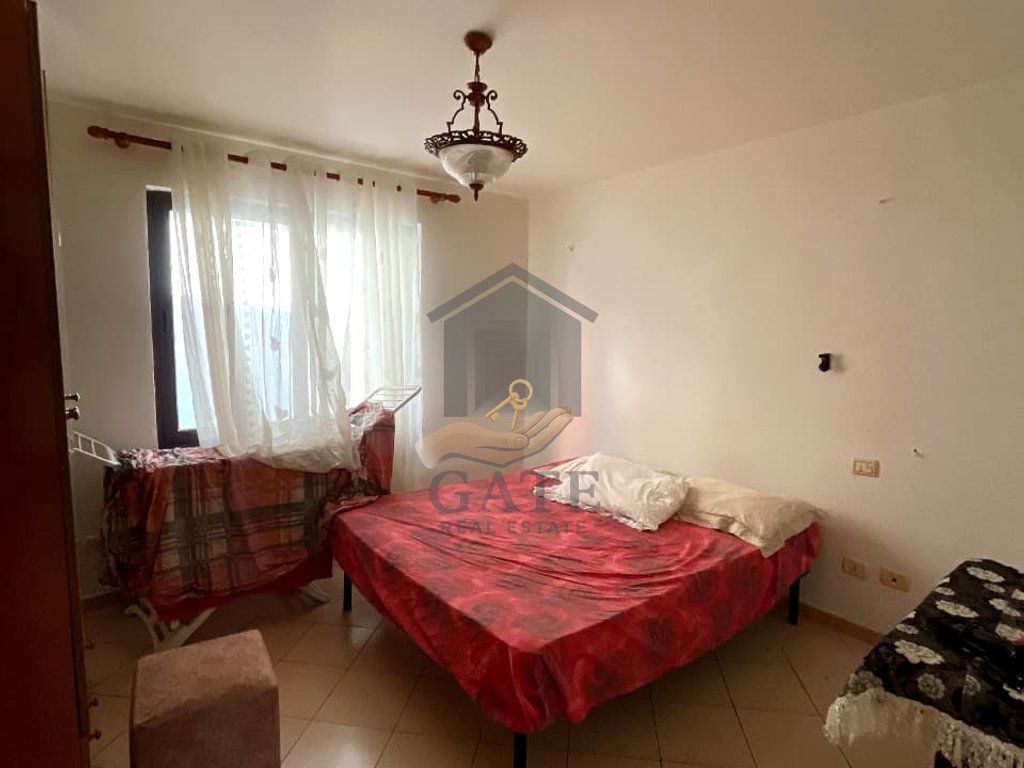 Qira, Kati i 2 i nje Shtepie Private, Pranë Muzeumit, Durrës.