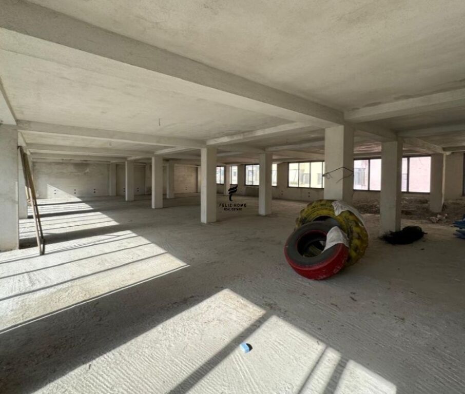 UFFICIO IN AFFITTO 450 M2 PALAZZO CON FRECCIA 150.000 LEKE FH-73802